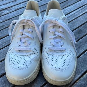 VEJA V-10 White all leather sneaker-Size 40 (Men’s 7 and Women’s 9)